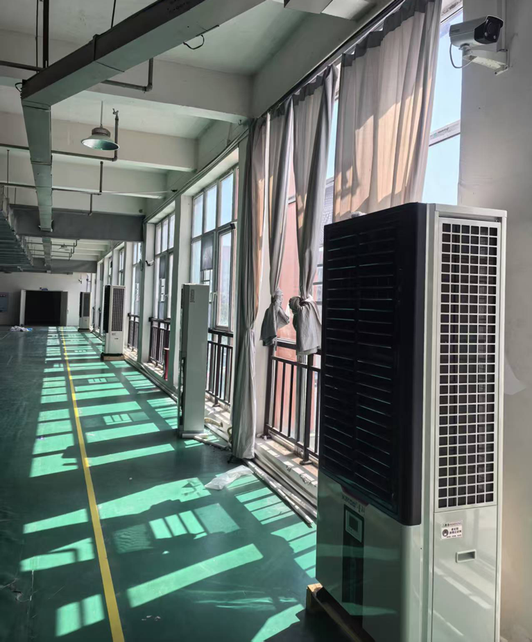 制衣廠制冷降溫，安裝蒸發冷省電空調-立式軸流雙風口款