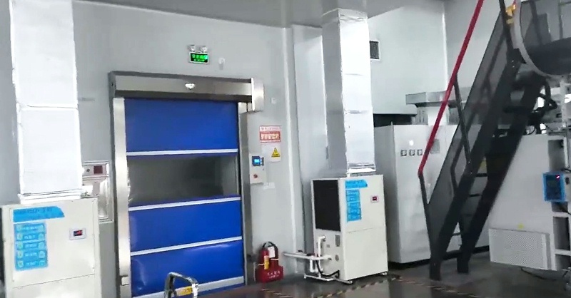工業(yè)廠房區(qū)域崗位降溫，安裝星科蒸發(fā)冷省電空調-立式管道機
